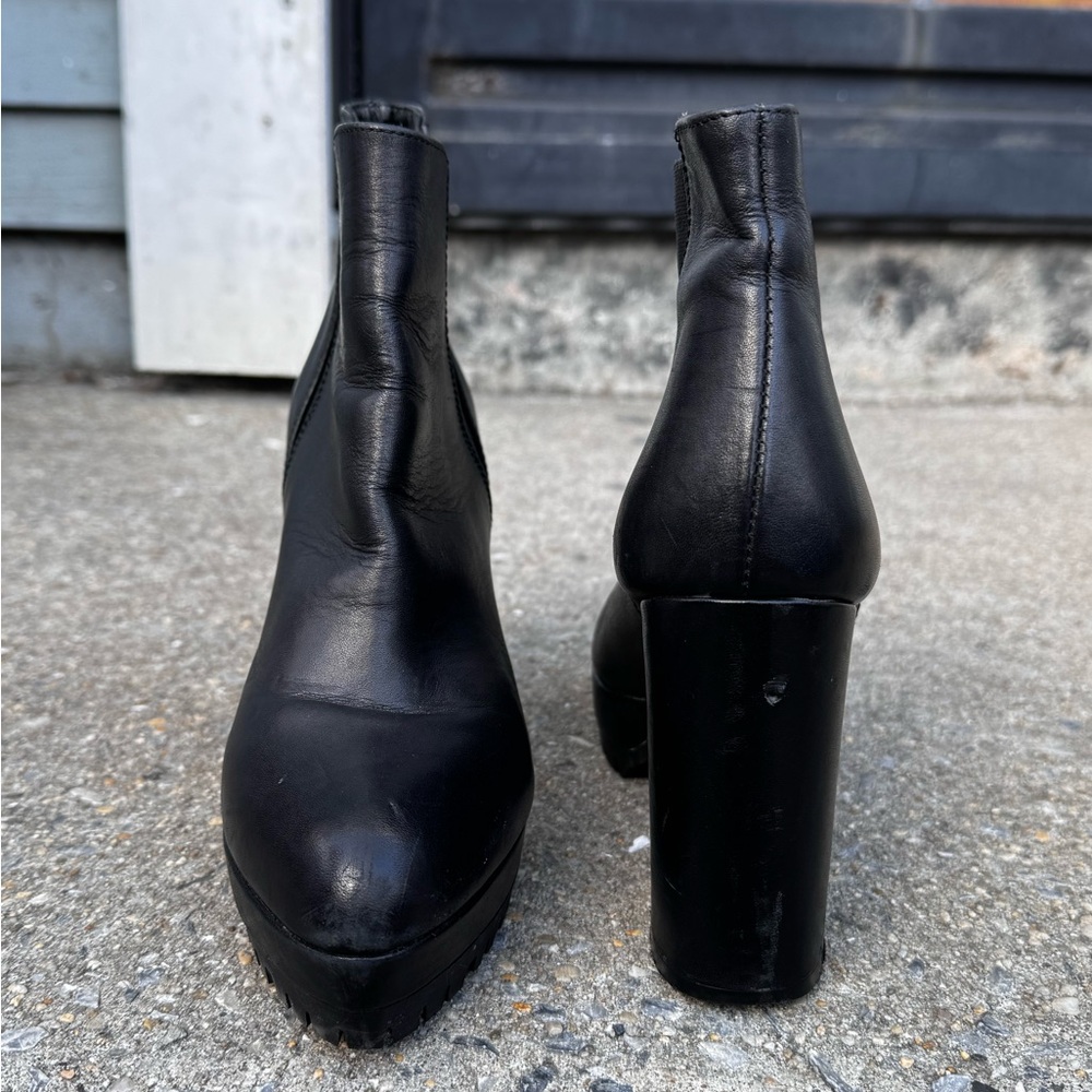 Elegant Black Heeled Boots